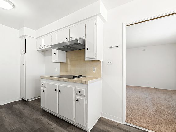 4th image of 412 W Queen St APT 5
