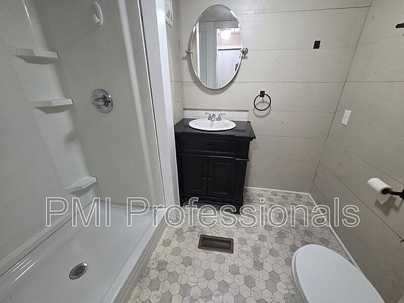 4th image of 927 Cranor Rd