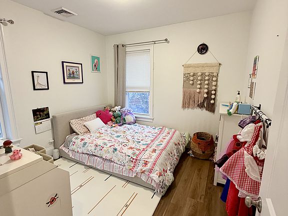 4th image of 143 E Cottage St #3A