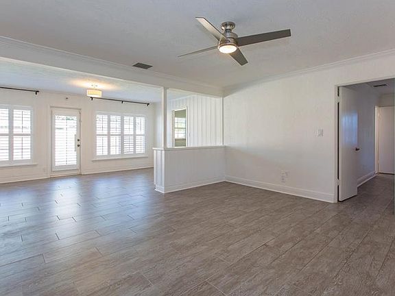 4th image of 4075 Shorecrest Dr