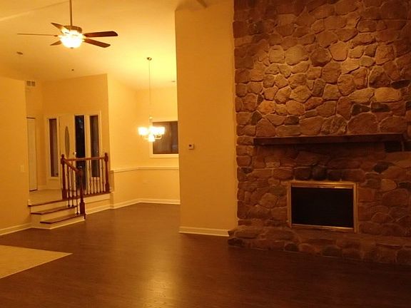3rd image of 202 E Hillcrest Ave