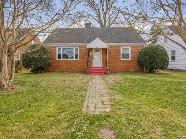 409 Moorman Ave, Colonial Heights, VA 23834