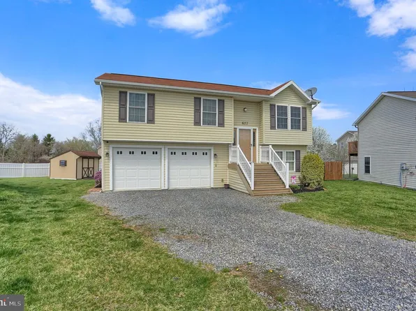 627 Candlestick Ct, Chambersburg, PA 17201