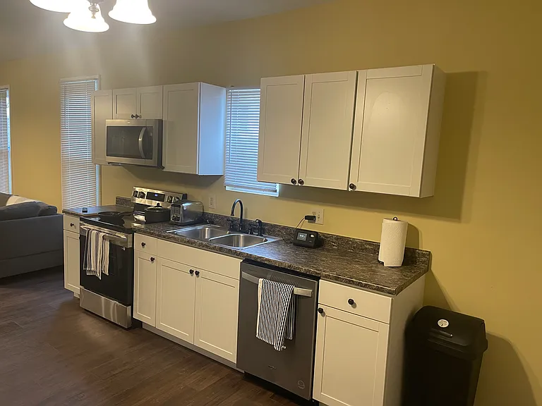 1489 Mount Vernon Ave — Photo 3