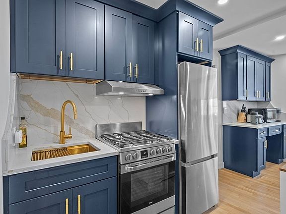 3rd image of 149 Derby St APT A