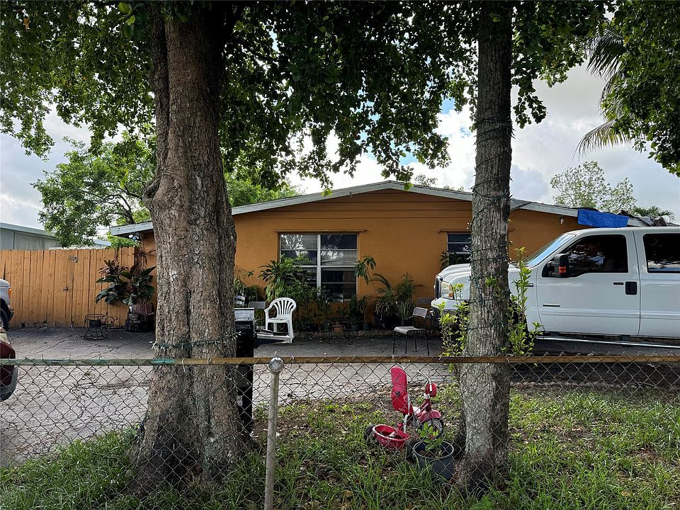 2nd image of 3900 SW 59th Avenue