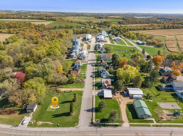 105 Minor St, La Valle, WI 53941