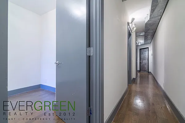 Rented by Evergreen Apartments BK | media 13