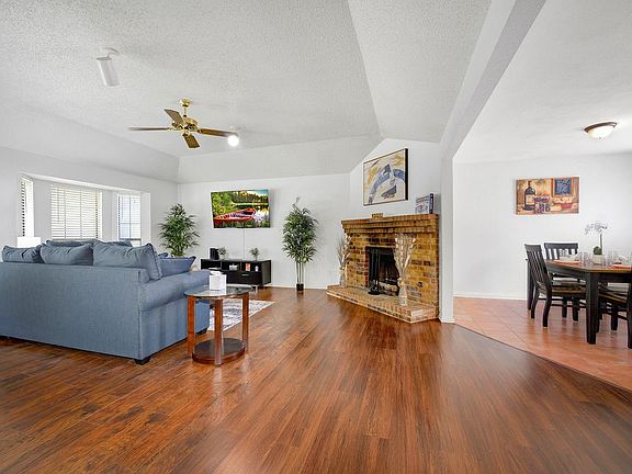 2nd image of 4823 Hollow Ridge Rd