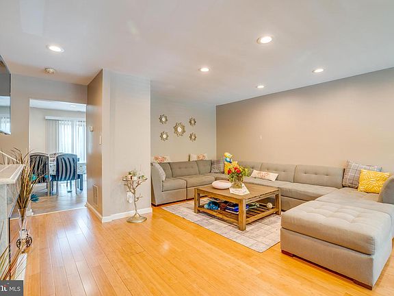 4th image of 4049 Summer Hollow Ct #156B