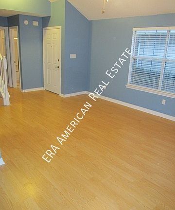 3rd image of 905 Piedmont Pl