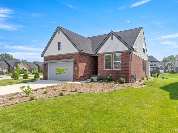 14494 Dooley Dr, Livonia, MI 48154