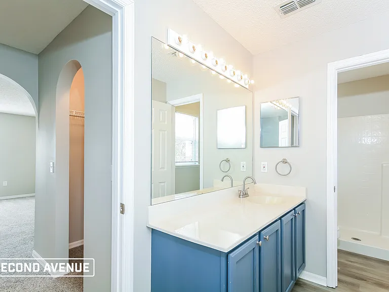 12042 Villa Rd — Photo 8