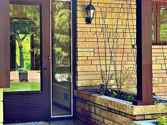 4th image of 375 Floral Dr W