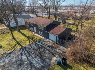 215 Crestwood Dr, Michigan City, IN 46360