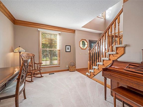 3rd image of 8412 W 149th Ter