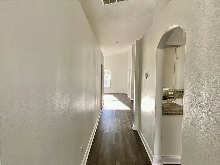 10264 Oak Crest Rd — Photo 3