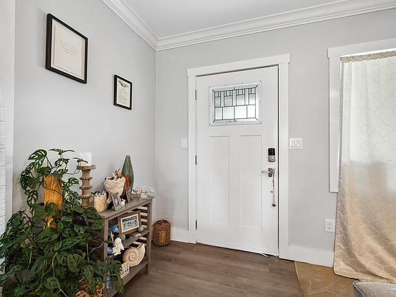 3rd image of 38 Sandalwood St