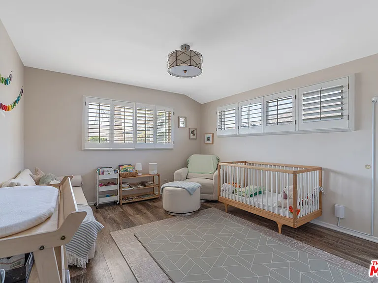 4246 S Cloverdale Ave — Photo 17
