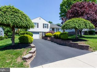 3815 Chalfont Dr, Philadelphia, PA 19154