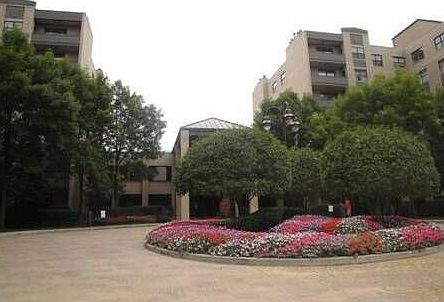 1st image of 4545 W Touhy Ave APT 506