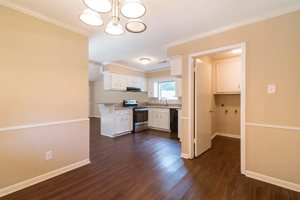 3 bed, 2.0 bath, 1525 sqft, $1,800 — Photo 4