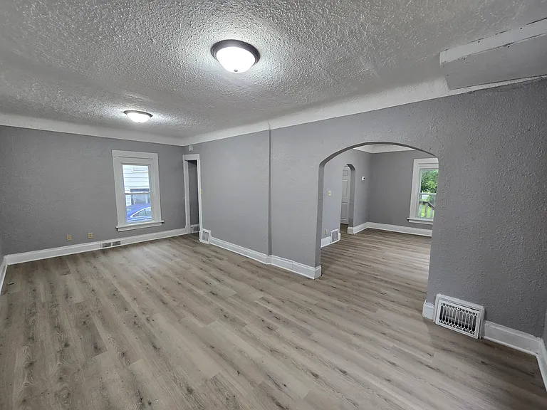 642 Dawson St — Photo 2