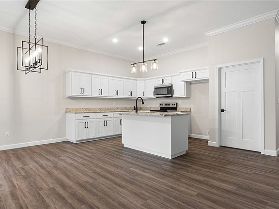 4th image of 3008 Belmont Ave