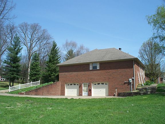 3rd image of 818 N Green St
