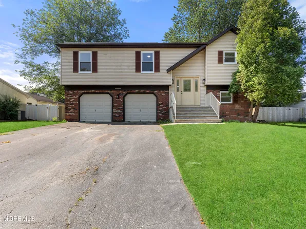 17 Cherry Bend Drive, Howell, NJ 07731