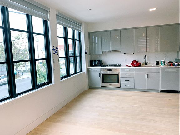 5th image of 901 Tennessee St Unit 207