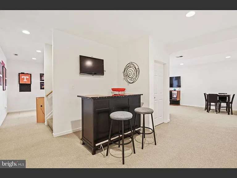 131 Claude Ct SE — Photo 3