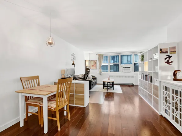 240 East 35th Street 5C image 1 of 9