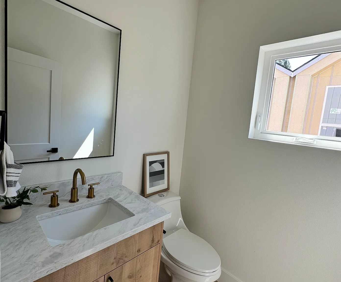 3 bed, 3.5 bath, 1740 sqft, $3,590 — Photo 3