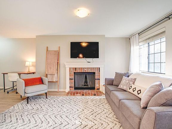 5th image of 5822 N 35th St Unit D15