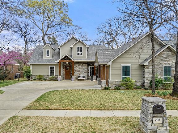 2nd image of 201 Dogwood Lakes Cir