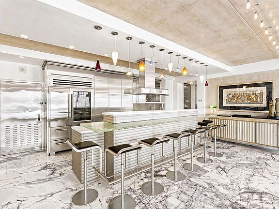 5th image of 1055 River Rd #Penthouse 8