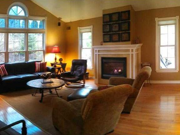 3rd image of 126 Woodlands Trl