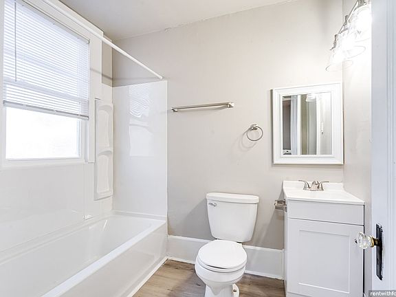 4th image of 124 E Franklin Ave APT 1