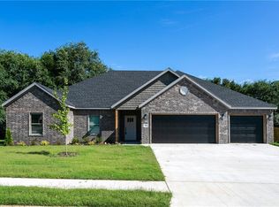 385 Baker St, Pea Ridge, AR 72751