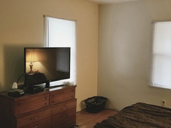 4th image of 2217 Forest Ave