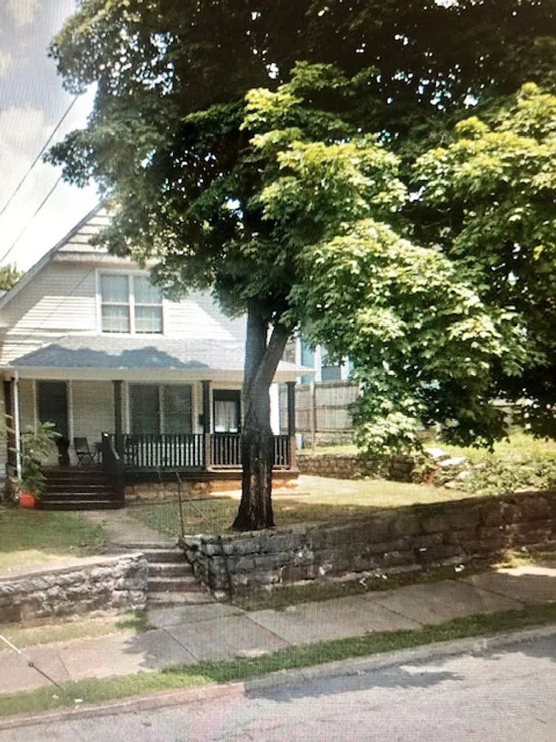 656 E. 8th Street — Photo 1