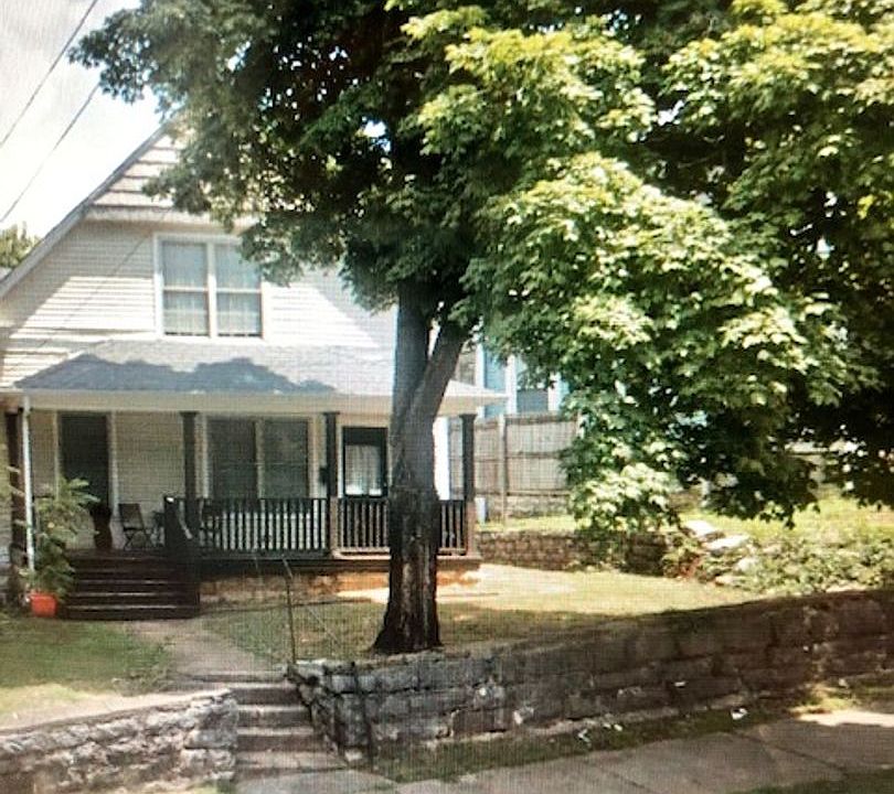 1st image of 656 E 8th Ave