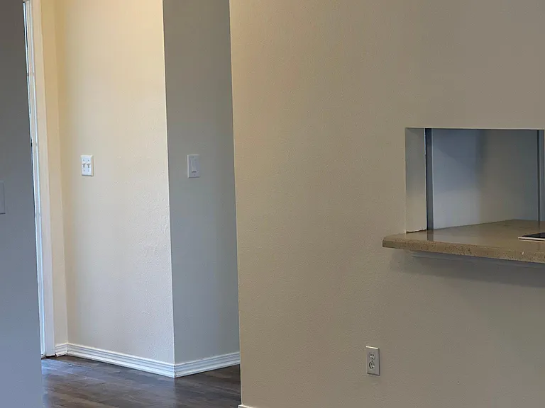 4226 Backus Ave — Photo 6