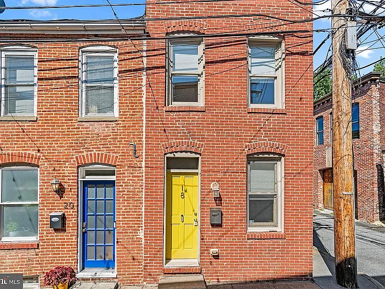 18 S Madeira St — Photo 1