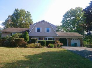 15 Blauvelt Dr, Harrington Park, NJ 07640