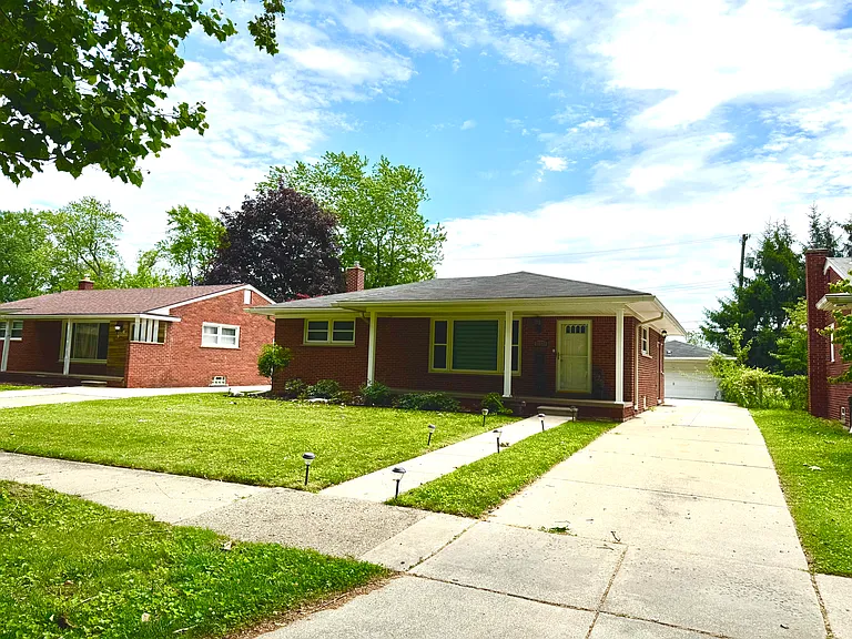 27223 Clairview Dr — Photo 1