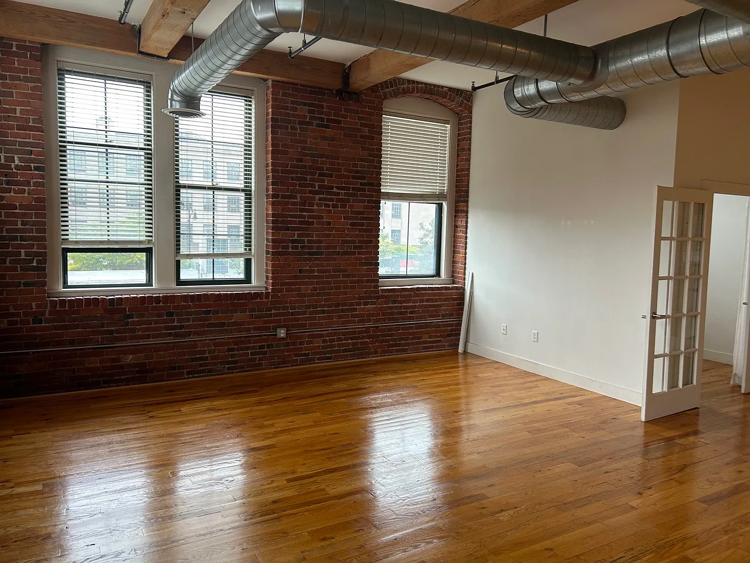 2 bed, 1.0 bath, 1229 sqft, $2,900 — Photo 2