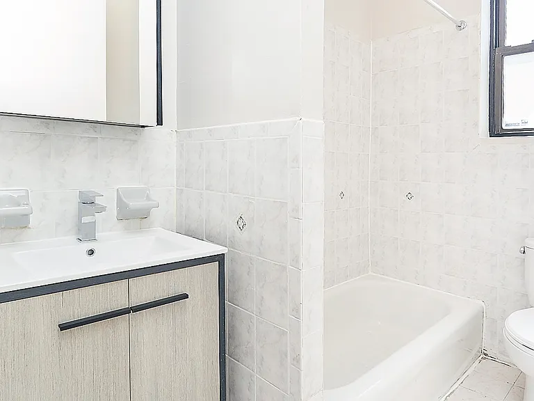 1421 Lincoln Pl #2B — Photo 5