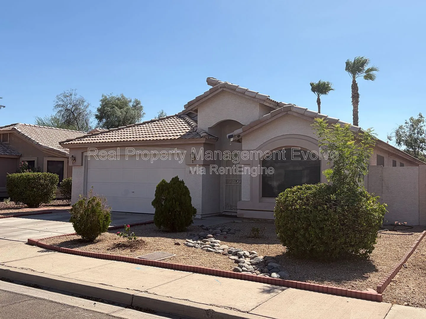 4 bed, 2.0 bath, 1871 sqft, $2,250 — Photo 2